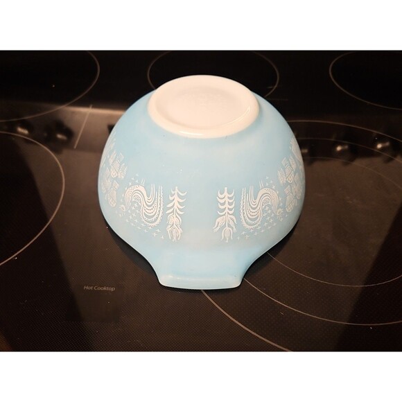 Pyrex Amish Butterprint White on Turquoise 1 1/2 qt Cinderella Mixing Bowl #442 - Picture 9 of 14